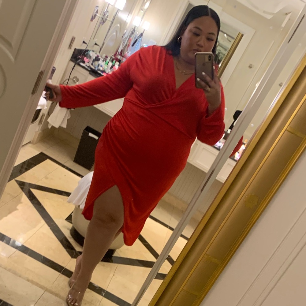 BOOHOO - PLUS SIZE - RED WRAP DRESS - SIZE 20